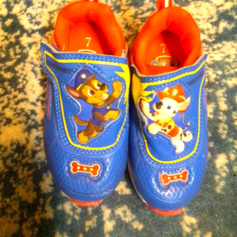 Kids size7 sneakers